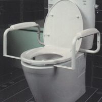 Apoyabrazos De Seguridad WC. Diseñado para adaptarse a los inodoros estándar y alargados.