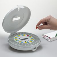 Pastillero Electrónico con Recordatorio y Dispensador