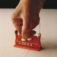 Enhebrador de Agujas para Coser